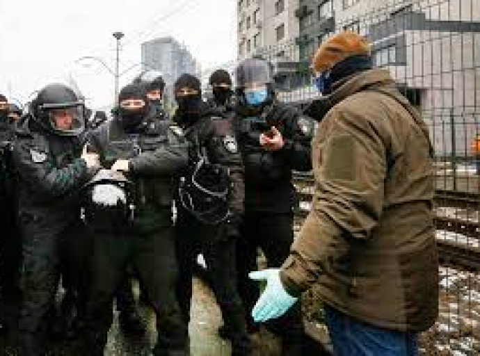 ΑΝΤΑΠΟΚΡΙΣΗ ΑΠΟ ΤΟΝ ΕΡΥΘΡΟ ΣΤΑΥΡΟ ΣΤΟ ΚΙΕΒΟ